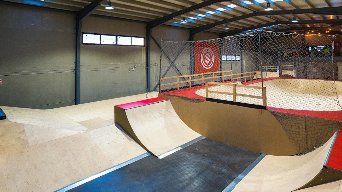 Skateparks Indoor en Madrid: Dónde patinar cuando el tiempo no acompaña